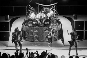  Kiss (NYC) July 25, 1980 (Eric Carr makes his debut at the Palladium)