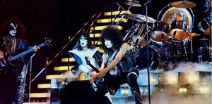  KISS ~San Diego, California...August 19, 1977 (Love Gun Tour - ALIVE II foto Shoot)