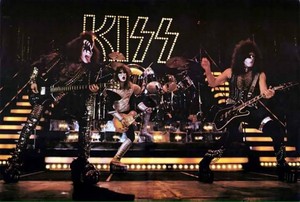  吻乐队（Kiss） ~San Diego, California...August 19, 1977 (Love Gun Tour - ALIVE II 照片 Shoot)