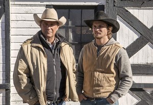  Kevin Costner as John Dutton in Yellowstone: Coming 집