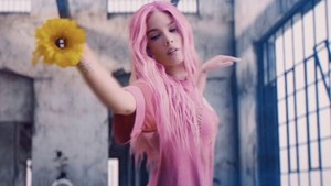  marshmallow, kẹo dẻo and Halsey - be kind (music video)