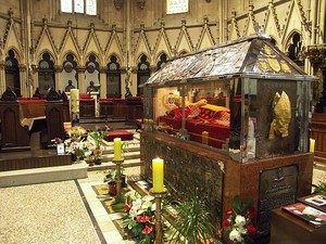  Sarkofag kardinala Stepinca u Katedrali (Sarcophagus of Cardinal Stepinac in Cathedral)