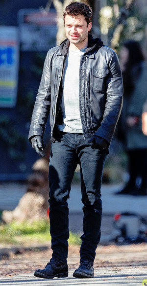  Sebastian Stan on the set / behind the scenes of The 鹘, 猎鹰 and The Winter Soldier