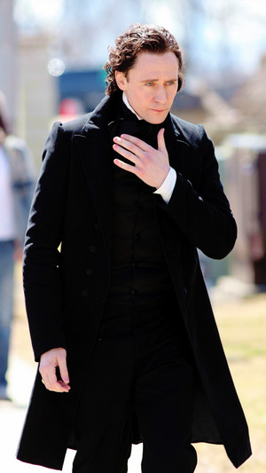  Tom Hiddleston (as Thomas Sharpe on the set of Crimson Peak)