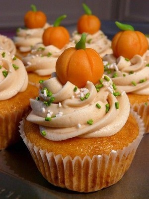  Autumn themed cupcakes