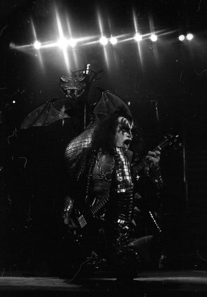  Gene ~Houston, Texas...September 2, 1977 (Love Gun Tour)