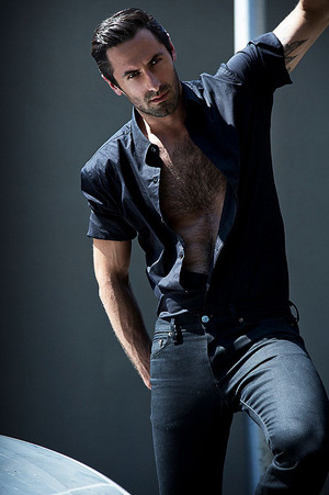  Josh Wald Wearing Sexy Black рубашка