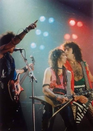  ciuman ~Barcelona, ​​Spain...October 16, 1983 (Lick it Up World Tour)