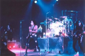  চুম্বন ~Hempstead, Long Island, New York...August 23, 1975 (Hotter Than Hell Tour)