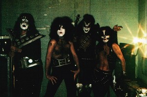  baciare ~Houston, Texas...October 4, 1974 (KISS Tour)