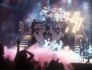  Kiss ~Inglewood, California...August 26, 1977 (Love Gun Tour)