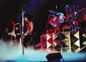 키스 ~London, England...September 9, 1980 (Unmasked World Tour)