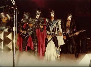  baciare ~Paris, France...September 27, 1980 (Unmasked World Tour)