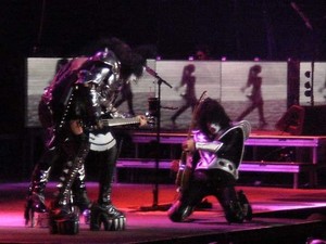  吻乐队（Kiss） ~Toronto, Ontário, Canada...September 10, 2010 (Hottest 显示 on Earth Tour)