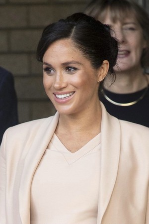  Meghan ~ Visit to the National Theatre (2019)