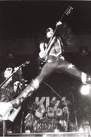  Paul ~Hempstead, Long Island, New York...August 23, 1975 (Hotter Than Hell Tour)