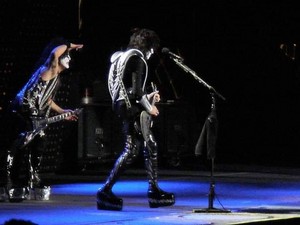 Paul and Tommy ~Toronto, Ontário, Canada...September 10, 2010 (Hottest Show on Earth Tour) 