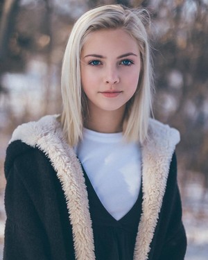  Winter girl