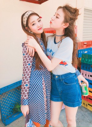  Yuqi and Minnie