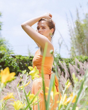  Zoey Deutch - Who What Wear Photoshoot - 2018