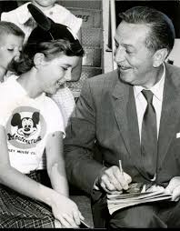  Walt ডিজনি Signing Autographs