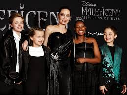  Angelina Jolie And Her Family 2014 迪士尼 Premiere Of Maleficent