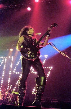  Gene ~London, England...October 23, 1983 (Lick it Up World Tour)
