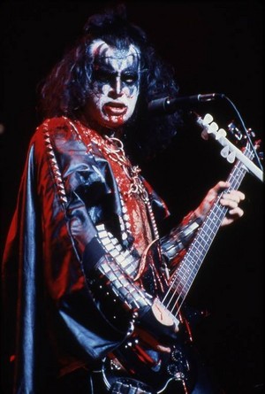  Gene (NYC) December 14 -16, 1977 (Alive II Tour - Madison Square Garden)