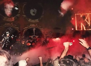  ciuman ~Columbus, Ohio...December 6, 1998 (Psycho Circus Tour)