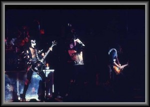  baciare ~Houston, Texas...November 9, 1975 (Alive Tour)