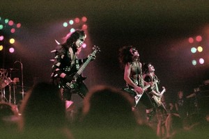  Ciuman ~Houston, Texas...November 9, 1975 (Alive Tour)