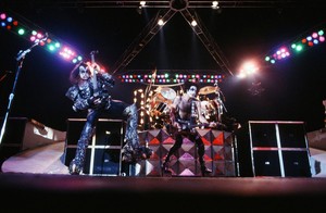  Ciuman ~Los Angeles, California...November 7, 1979 (Dynasty Tour)