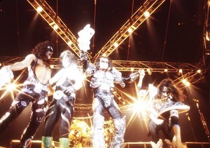  kiss ~Los Angeles, California...November 7, 1979 (Dynasty Tour)