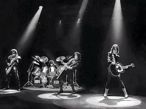 KISS (NYC) October 31, 1981 (A World Without Heroes Video shoot) 