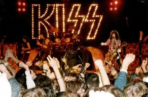  키스 ~Stockholm, Sweden...October 26, 1984 (Animalize Tour) T