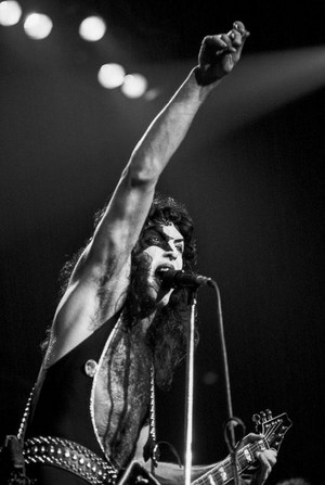  Paul (NYC) December 14 -16, 1977 (Alive II Tour - Madison Square Garden)