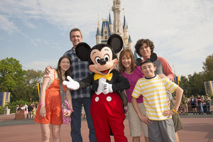  The Cast Of The Middle Visiting ディズニー World
