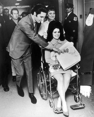  The Presley Family Leaving The Hospital 1968