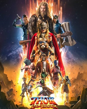  Thor: प्यार And Thunder || प्रशंसक Poster