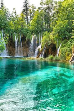 beautiful waterfall scenery 🌊🌸🌼