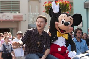  Scott McCreery And Mickey topo, mouse