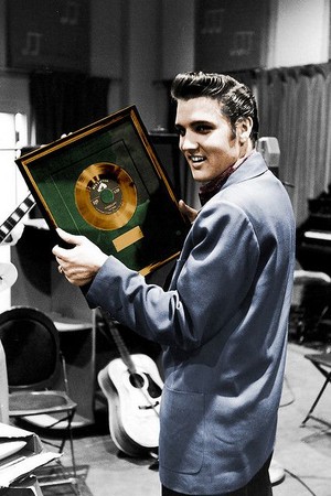  Elvis' স্বর্ণ Record