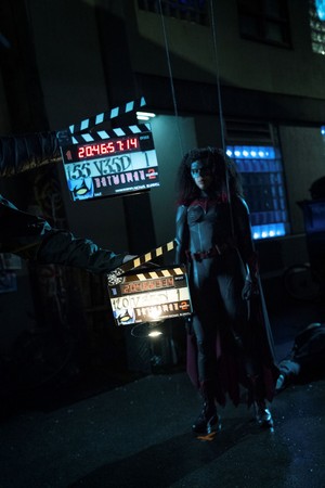 Batwoman || 2.03 || Bat Girl Magic! || Promotional 照片