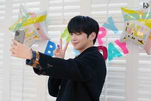  Behind the scenes of HAPPY KANGDANIEL 日 VLIVE