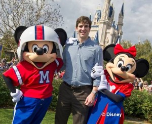  Eli Manning With Mickey And Minnie