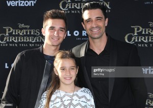  Gilles Marini And His Family At The Premiere Of Pirates Of The Caribbean: Dead Men Tell No Tales