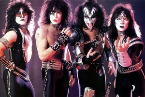  吻乐队（Kiss） ~Irving, Texas...December 23, 1982 (Creatures of the Night tour)