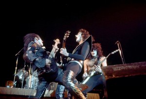  키스 ~Long Beach, California...January 17, 1975 (Hotter Than Hell Tour)