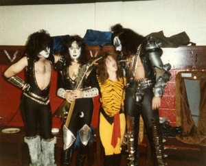  baciare ~Montreal, Quebec, Canada...January 13, 1983 (Creatures of the Night Tour)