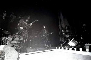  ciuman (NYC) December 31, 1973 (Academy Of musik / New Year's Eve)